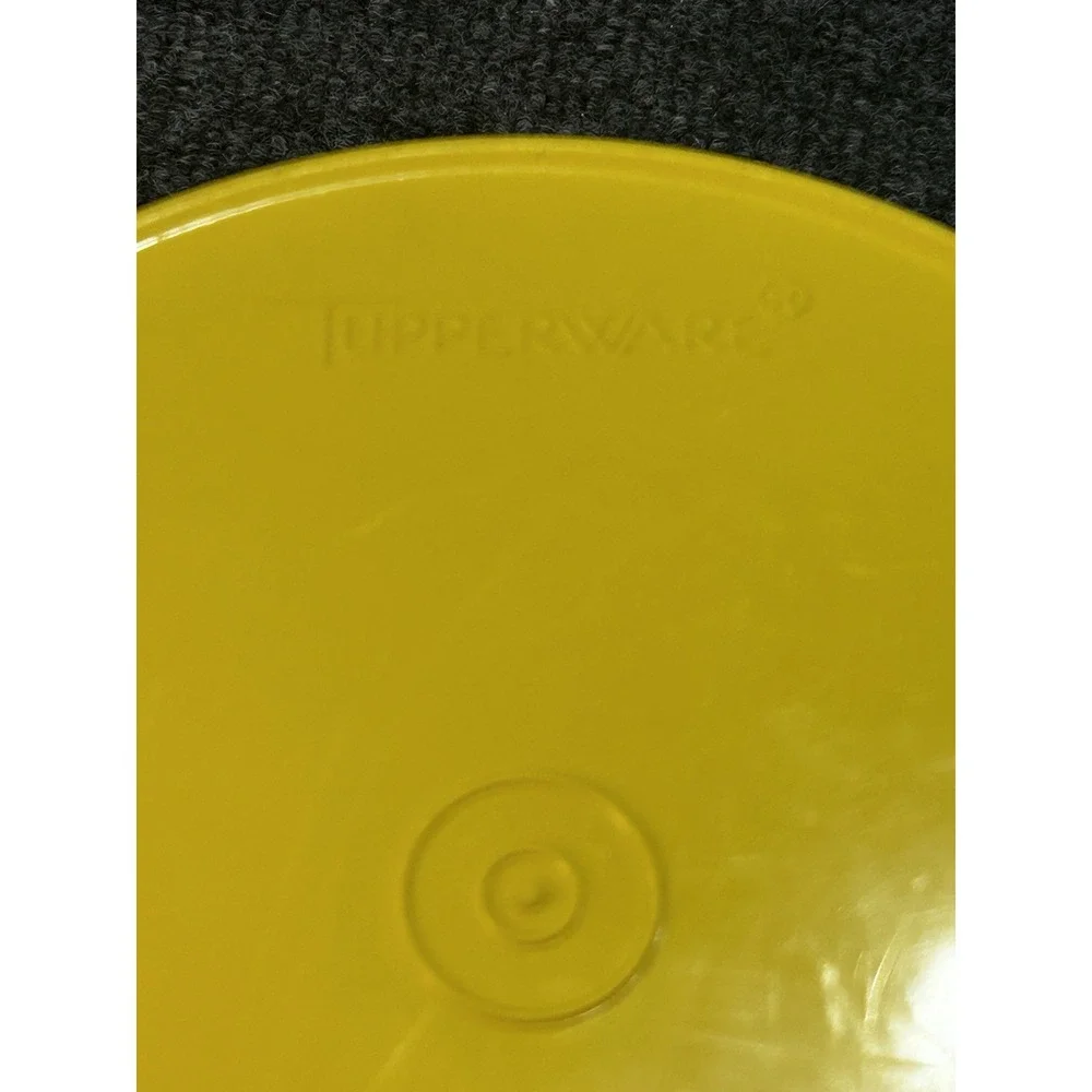 Tupperware Yellow Sunburt SERVALIER Canister 1204-9 w/Lid 1205-7 Vintage 8 Cup